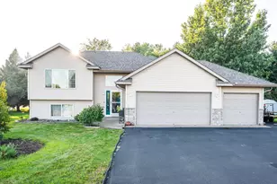 38516 Henna Ct, North Branch, MN 55056 - Photo 1