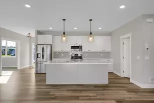 635 Parkside Ct, Eagan, MN 55123 - Photo 8