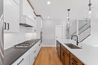 635 Parkside Court, Eagan, MN 55123 - Photo 4