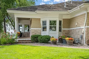 724 Widsten Cir, Wayzata, MN 55391 - Photo 4