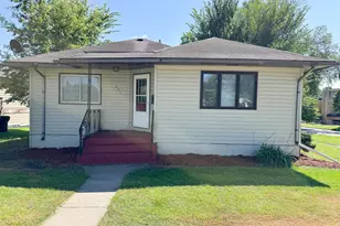 227 W Bancroft Ave, Fergus Falls, MN 56537 - Photo 1