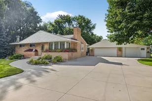 1903 16th Ave SW, Austin, MN 55912 - Photo 1
