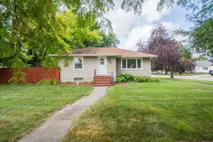 921 9th St N, Moorhead, MN 56560 - Photo 1