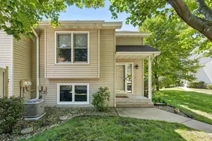 10281 Arrowwood Dr, Eden Prairie, MN 55347 - Photo 2