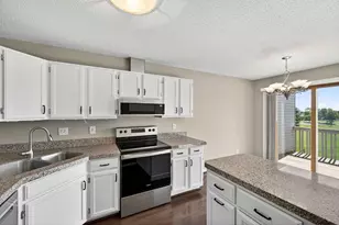 10281 Arrowwood Dr, Eden Prairie, MN 55347 - Photo 8