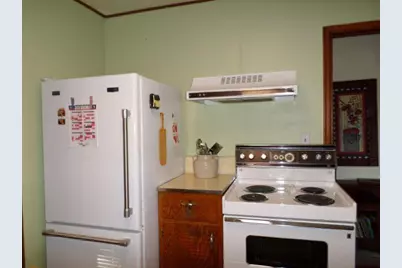 414 Hamilton Avenue NE, Red Lake Falls, MN 56750 - Photo 6