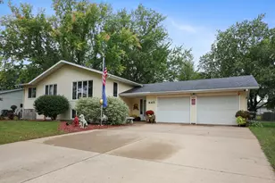 445 Aberdeen Dr, Waite Park, MN 56387 - Photo 1