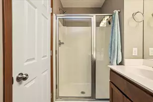 594 Stonewood Ln, Burnsville, MN 55306 - Photo 22