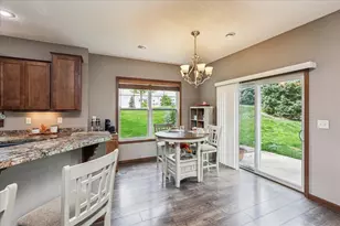 594 Stonewood Ln, Burnsville, MN 55306 - Photo 10