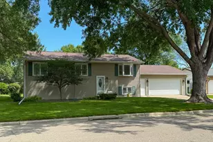 905 Woodfern Dr, Marshall, MN 56258 - Photo 1