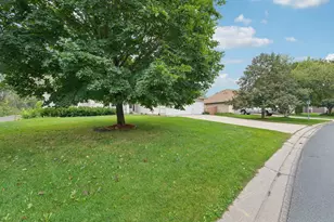 1789 Windsor Dr S, Shakopee, MN 55379 - Photo 4