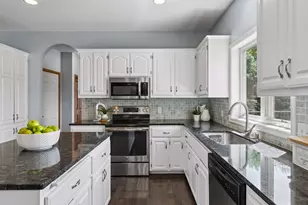14255 Footbridge Way, Apple Valley, MN 55124 - Photo 18