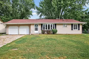 921 Cortland Dr S, Apple Valley, MN 55124 - Photo 1