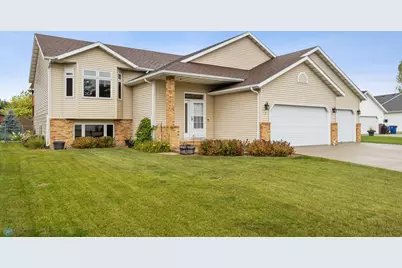 1715 33rd Street S, Moorhead, MN 56560 - Photo 2