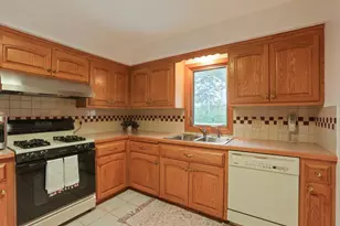 518 Rolls Rd, New Brighton, MN 55112 - Photo 10
