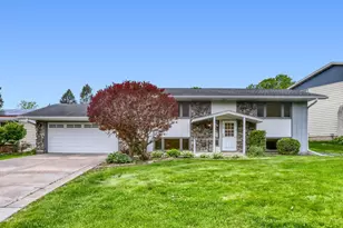 518 Rolls Rd, New Brighton, MN 55112 - Photo 2