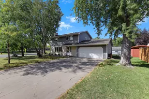 10934 Southview Dr, Burnsville, MN 55337 - Photo 1