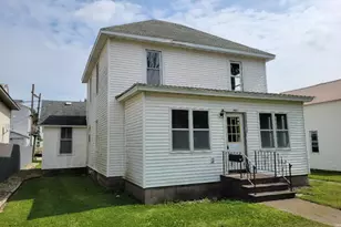 143 1st Ave SE, Wells, MN 56097 - Photo 2