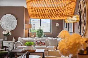 78 10th Street E, Saint Paul, MN 55101 - Photo 2