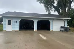 32540 Paul Ave, Worthington, MN 56187 - Photo 22