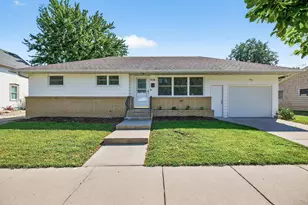 316 N Cedar St, Chaska, MN 55318 - Photo 1