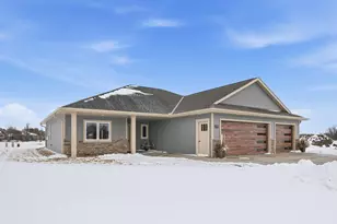 255 Eau Claire Ave SE, Hutchinson, MN 55350 - Photo 2