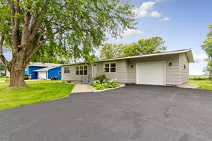 205 Park Ave N, Vernon Center, MN 56090 - Photo 26