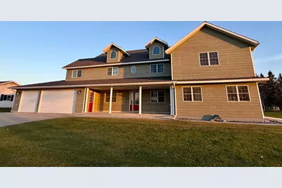 310 7th Street SW, Roseau, MN 56751 - Photo 2