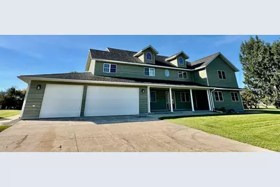 310 7th Street SW, Roseau, MN 56751 - Photo 2