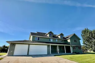 310 7th St SW, Roseau, MN 56751 - Photo 2