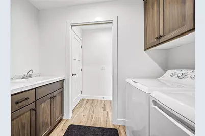 250 Eau Claire Avenue SE, Hutchinson, MN 55350 - Photo 18