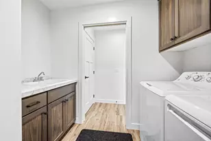 250 Eau Claire Ave SE, Hutchinson, MN 55350 - Photo 18