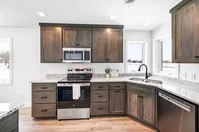 250 Eau Claire Avenue SE, Hutchinson, MN 55350 - Photo 6