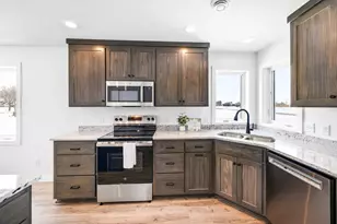 250 Eau Claire Ave SE, Hutchinson, MN 55350 - Photo 6