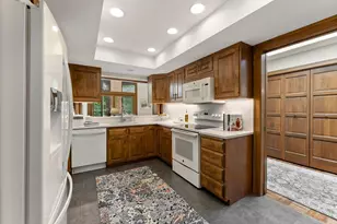 5501 Dewey Hill Rd, Edina, MN 55439 - Photo 8