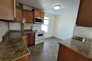 915 Broadway N, Fargo, ND 58102 - Photo 2