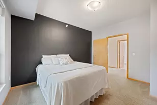 2565 Franklin Ave, Saint Paul, MN 55114 - Photo 4