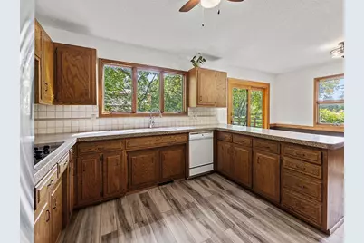 1094 Golden Oaks Lane, Saint Joseph, WI 54016 - Photo 10