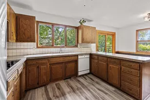 1094 Golden Oaks Ln, Saint Joseph, WI 54016 - Photo 10