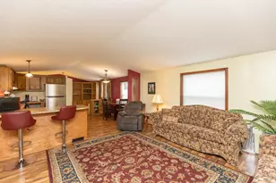 301 Louva Dr, Mankato, MN 56001 - Photo 2