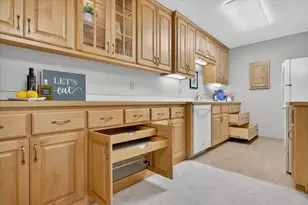 2720 Dale St N, Roseville, MN 55113 - Photo 14