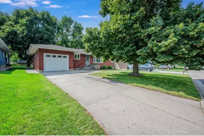 453 17th Street, Windom, MN 56101 - Photo 2