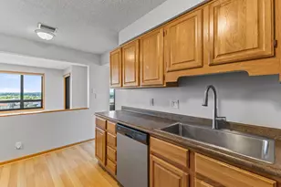 168 6th St E, Saint Paul, MN 55101 - Photo 8