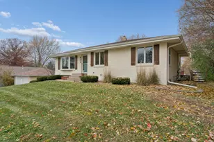 635 Ivy Falls Ave, Mendota Heights, MN 55118 - Photo 2