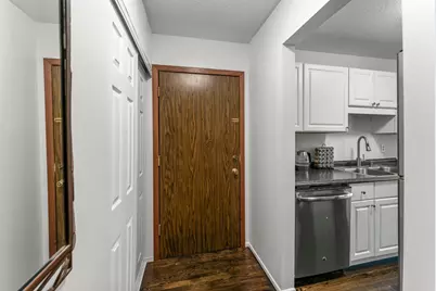 806 Old Settlers Trail #8, Hopkins, MN 55343 - Photo 2