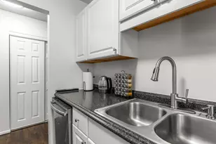 806 Old Settlers Trail, Hopkins, MN 55343 - Photo 12