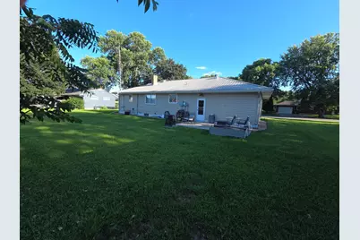 537 E Ronning Avenue, Appleton, MN 56208 - Photo 2