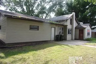 113 4th St SW, Melrose, MN 56352 - Photo 2