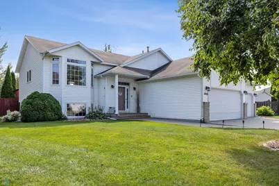 1822 33rd Street S, Moorhead, MN 56560 - Photo 2