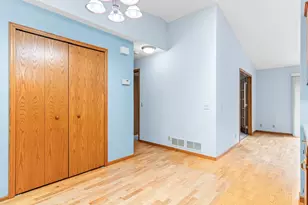 3329 Greenbrier St, Vadnais Heights, MN 55127 - Photo 4